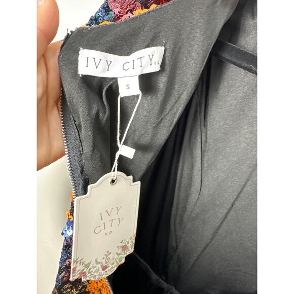 Ivy City Co. NWT Women’s Multicolor Sequin Puff Sleeve Holiday Midi Dress Small - Picture 4 of 6